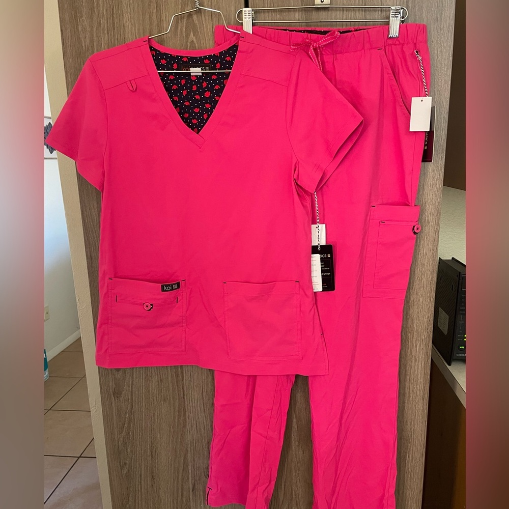 Koi Basics Scrub Set